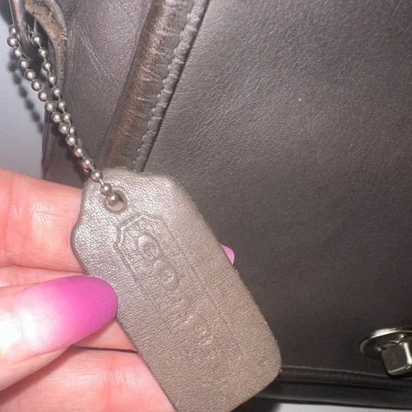 Vintage Coach Court in Dark Grey! - Picture 6 of 9